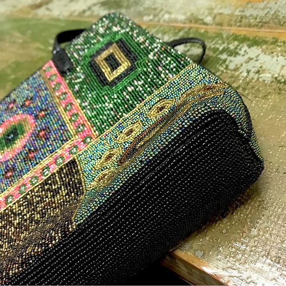 Gorgeous Glass Bead Purse! - Picture 3 of 11